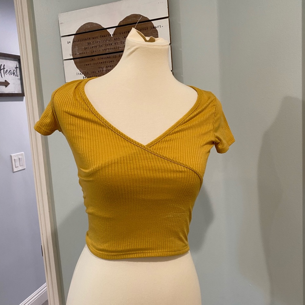 GARAGE WRAP CROP TOP